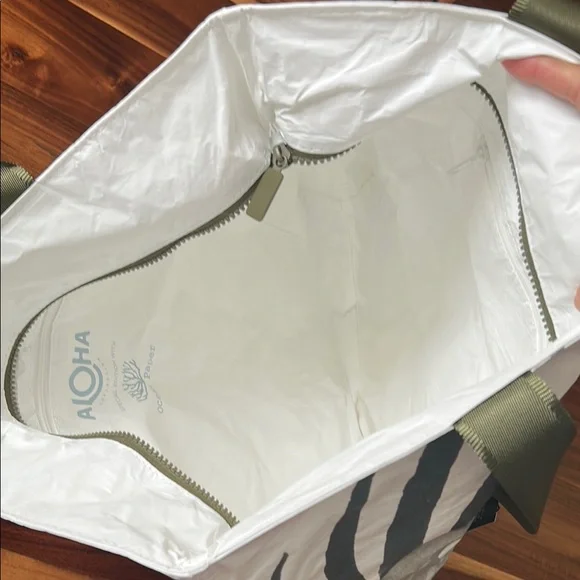 ALOHA Collection Limited Edition Ocean Paper Daytripper Tote bag NWT - Picture 5 of 5